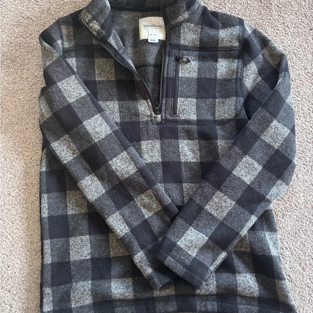 Woolrich Men's Black and Gray Plaid Sweater
